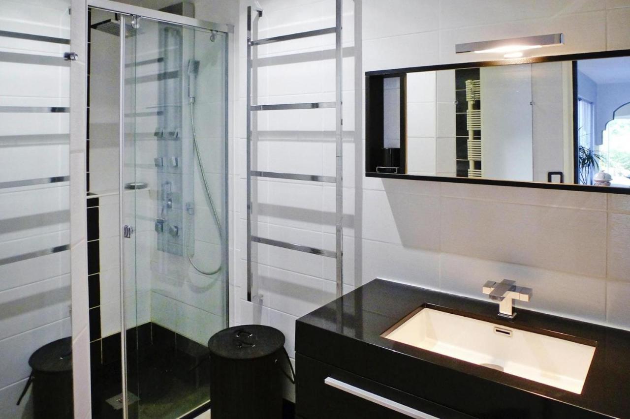 Holiday Home With Indoor Pool, Le Porge Εξωτερικό φωτογραφία